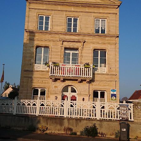 Joyeux Reveil Acomodação com café da manhã Courseulles-sur-Mer Exterior foto