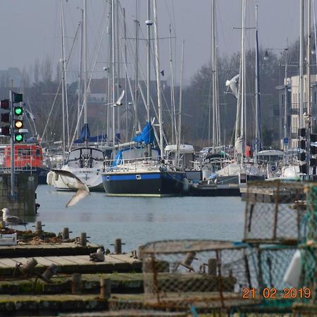 Joyeux Reveil Acomodação com café da manhã Courseulles-sur-Mer Exterior foto