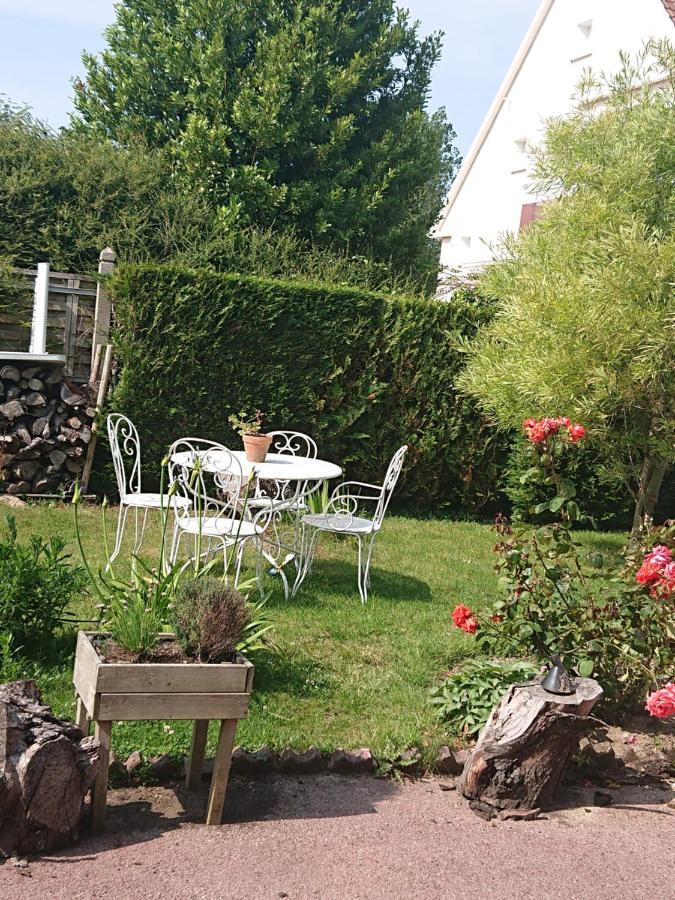 Joyeux Reveil Acomodação com café da manhã Courseulles-sur-Mer Exterior foto